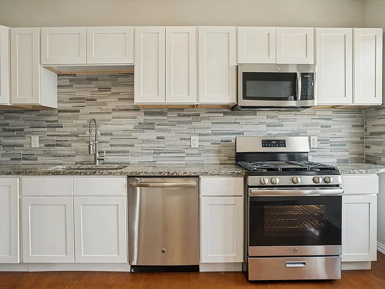 2219 N Flores St — Photo 12