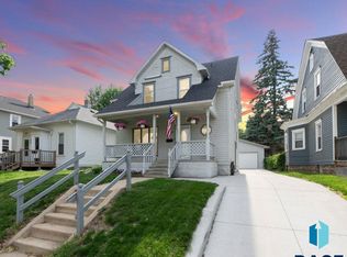 907 S Spring Ave, Sioux Falls, SD 57104