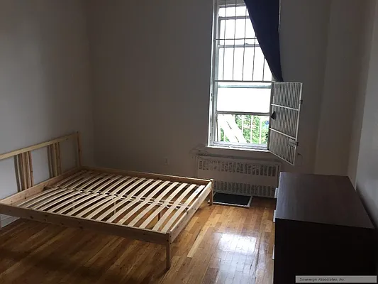 Rented by Sovereign Associates | media 33