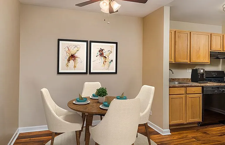 Prentiss Creek at Downers Grove Apartments — Photo 34