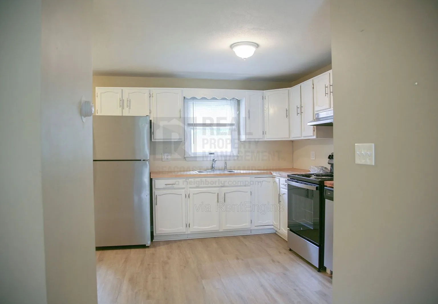 2 bed, 1.0 bath, $1,895 — Photo 2