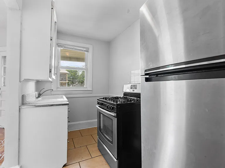 296 Washington Ave #2 — Photo 12