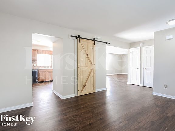 2nd image of 2814 Rothe Ln