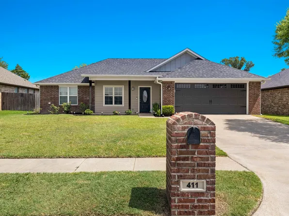 411 Harrell Dr, Chandler, TX 75758
