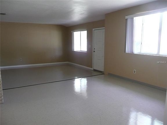 3rd image of 1013 E Fern St