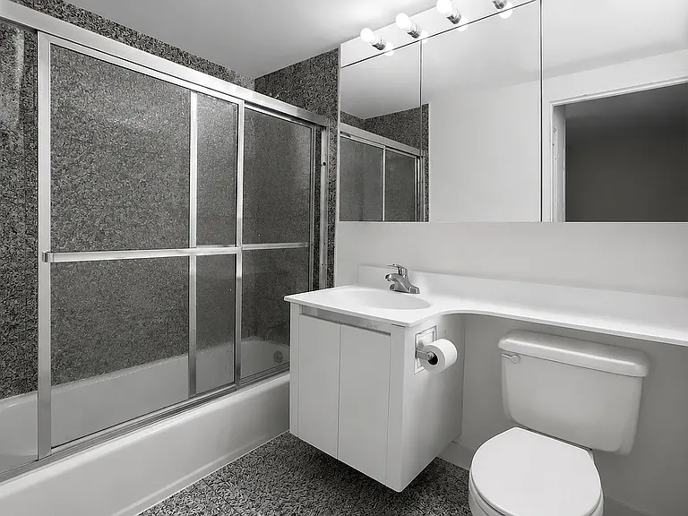 213 E 37th St #4K — Photo 9