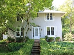 936 N Sheridan Rd, Lake Forest, IL 60045