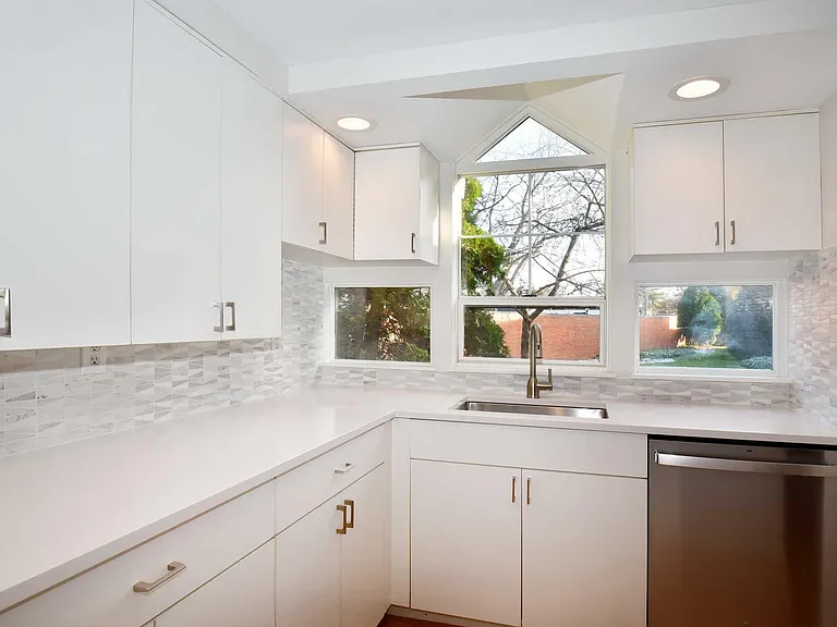 1075 N Old Woodward Ave — Photo 8