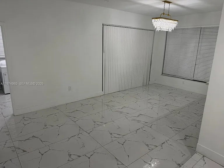 345 SW 49th Ave — Photo 4