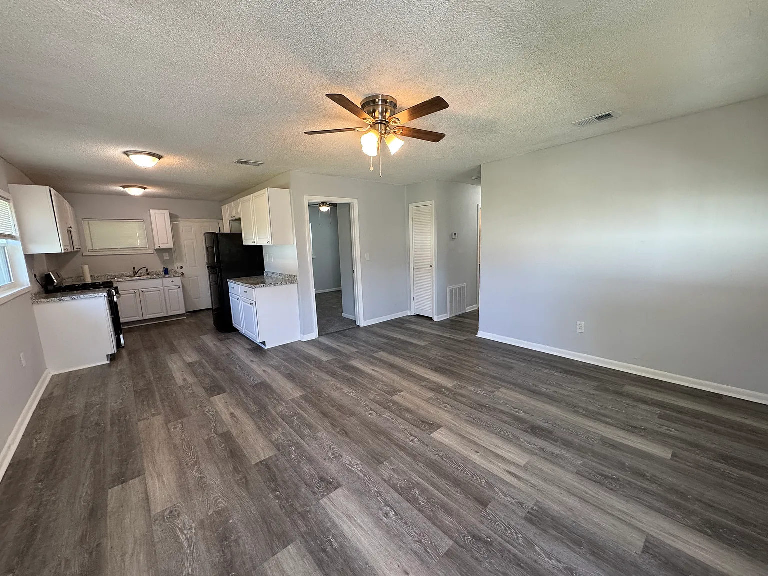 4 bed, 1050 sqft, $1,200 — Photo 3