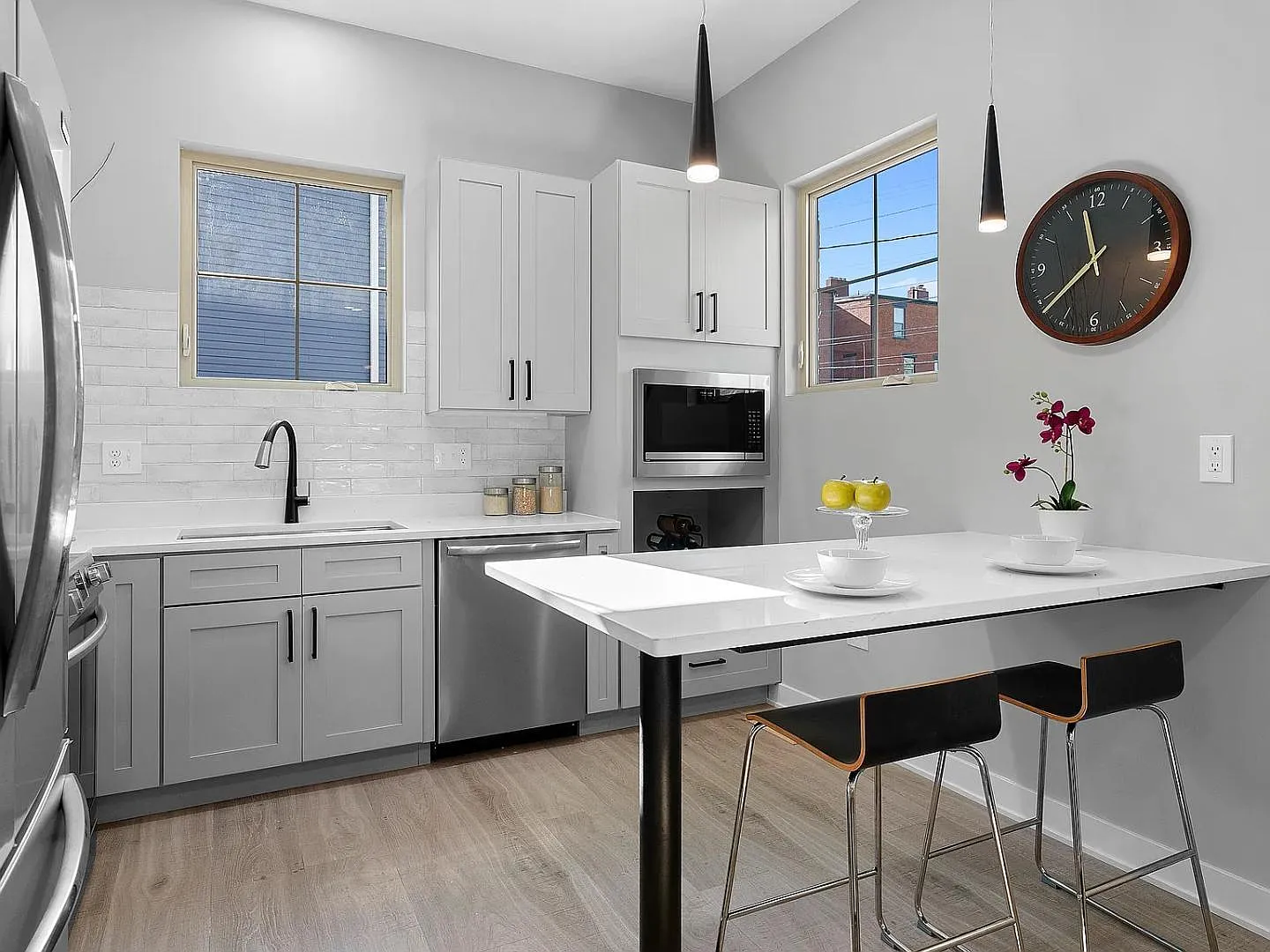 1012 E Long St - Unit B — Photo 1