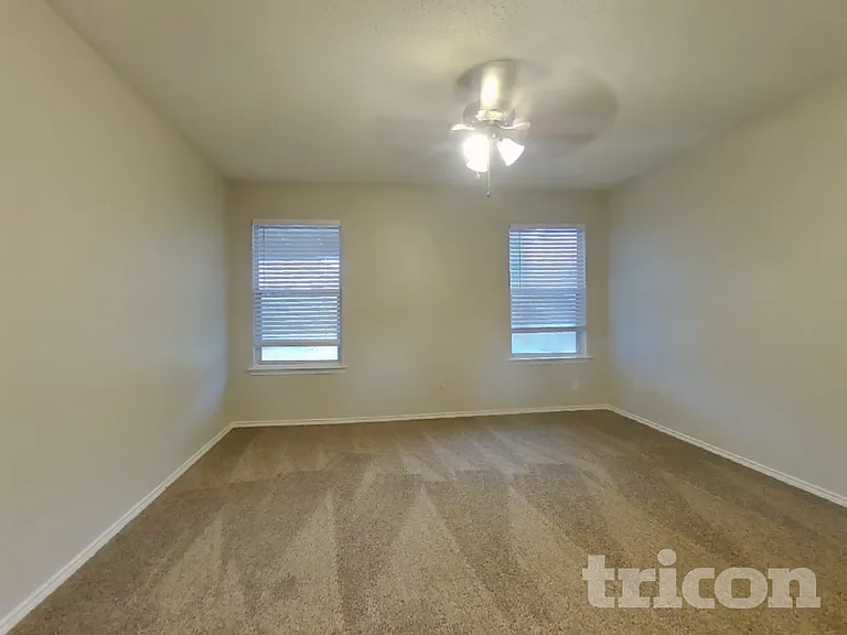 420 Deauville Dr — Photo 6