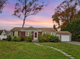 45 Hamden Rd, Cranston, RI 02920