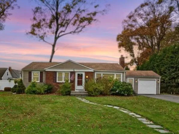 45 Hamden Rd, Cranston, RI 02920