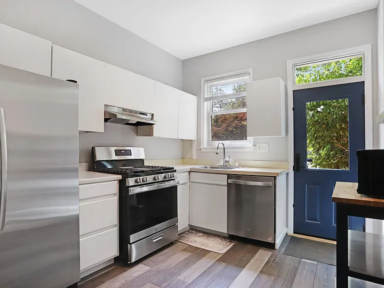 1373 N Carolina Ave NE — Photo 16
