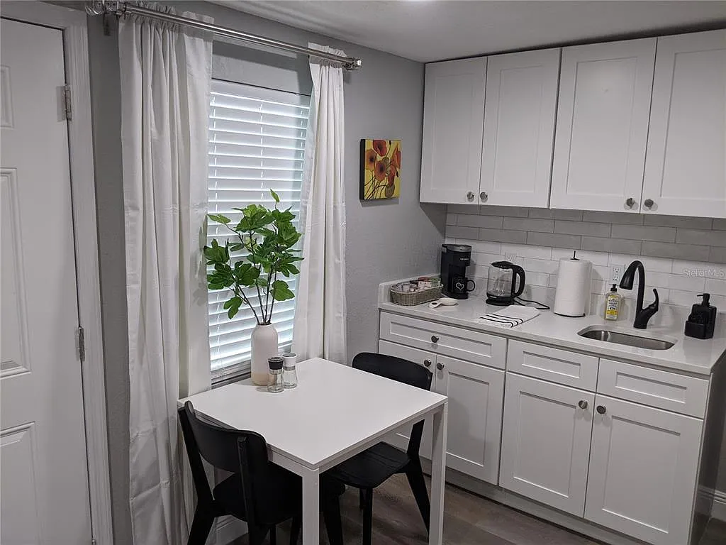 Studio, 1.0 bath, 350 sqft, $1,119 — Photo 4