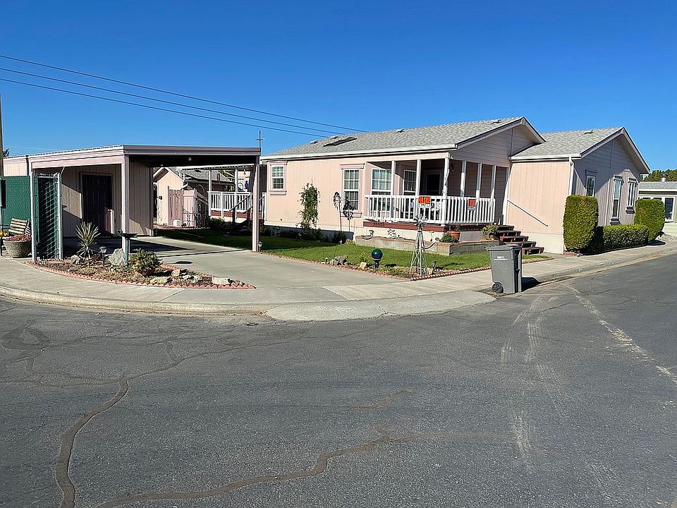 Large corner lot
