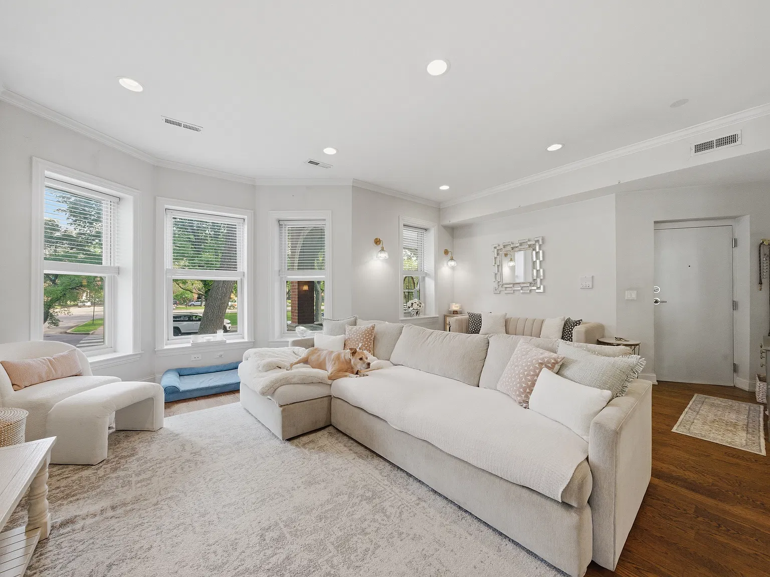 2 bed, 1200 sqft, $3,300 — Photo 3