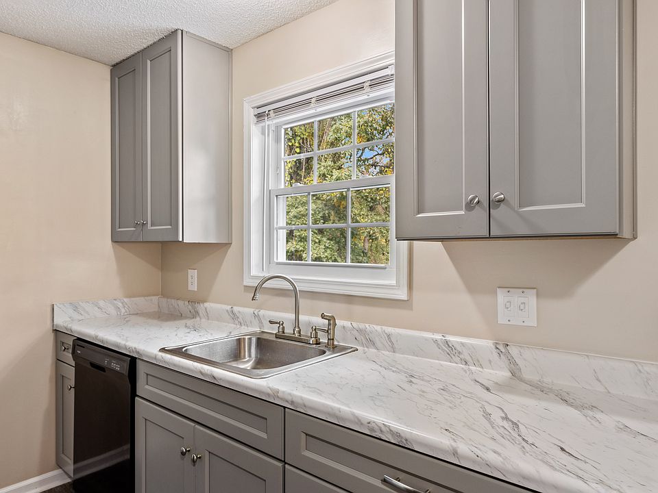 1st image of 2205 Woodleaf Rd #2B-1Ba-1040Sqft