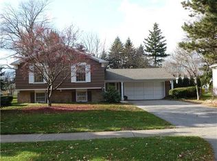 553 Black Walnut Dr, Rochester, NY 14615