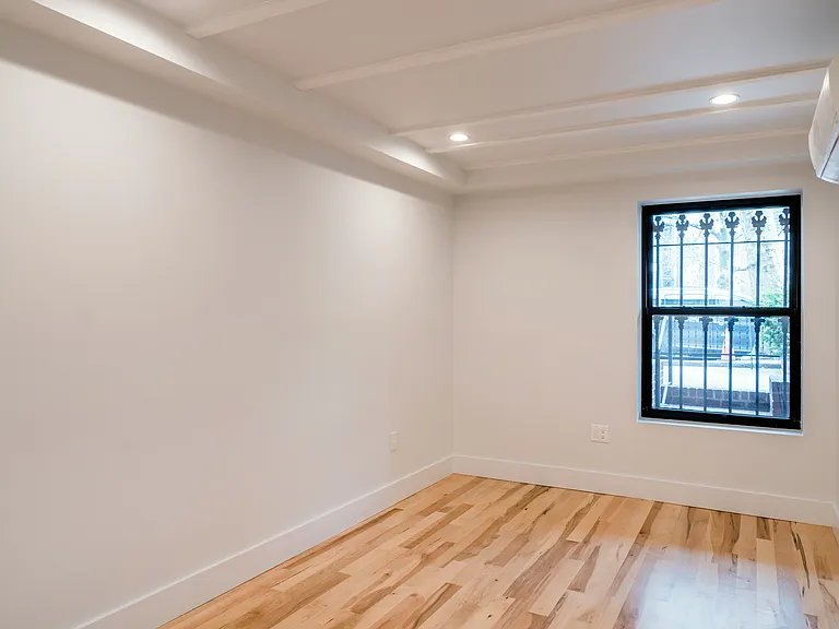31 Orient Ave #PARLOR — Photo 8