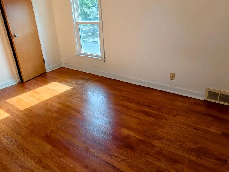 5307 N Kent Ave — Photo 3