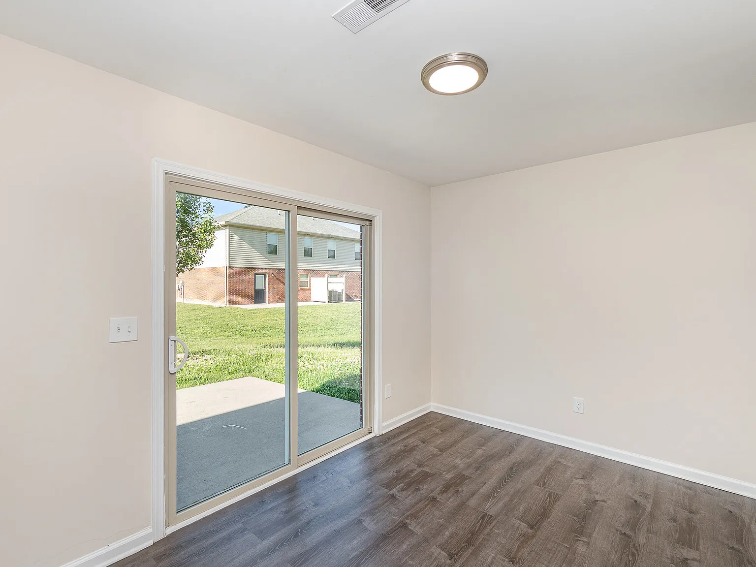 3 bed, 2.5 bath, $1,799 — Photo 3
