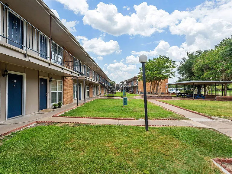 Beechnut Grove — Photo 17