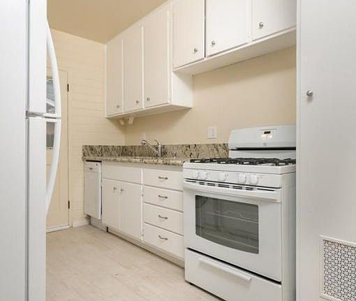 4th image of 10330 Oro Vista Ave