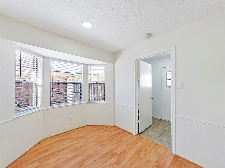 14006 Briarworth Dr — Photo 11