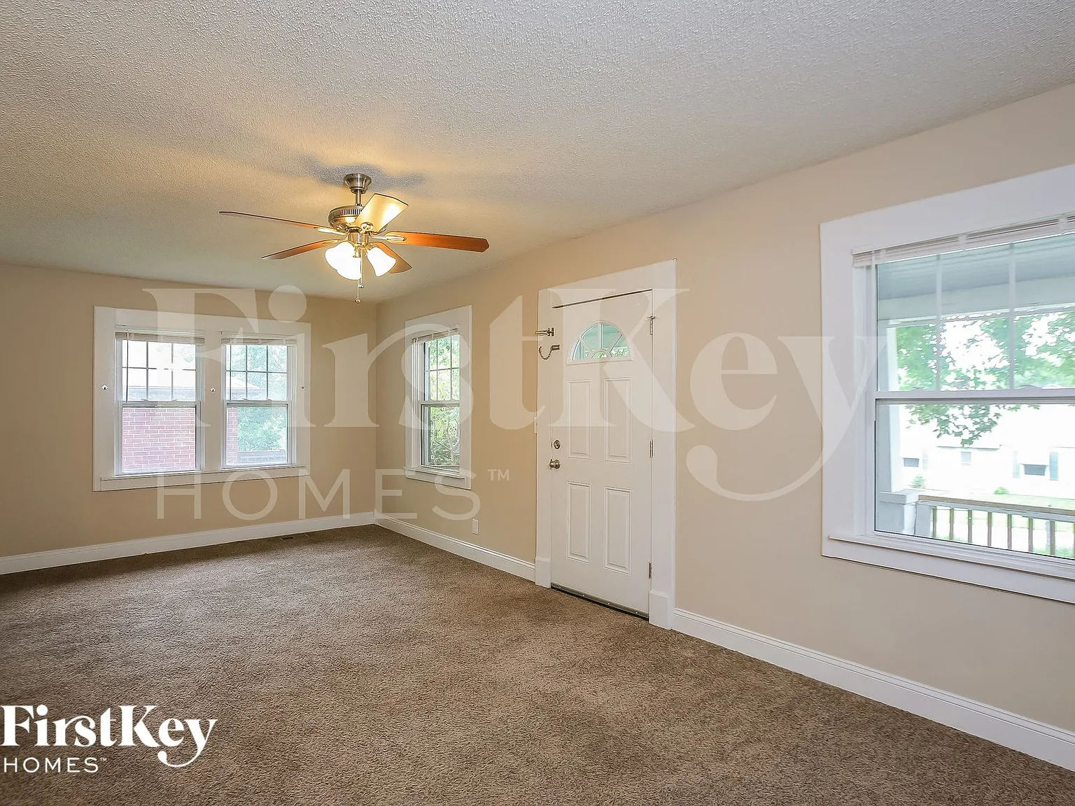 4 bed, 1.0 bath, 2304 sqft, $2,010 — Photo 3