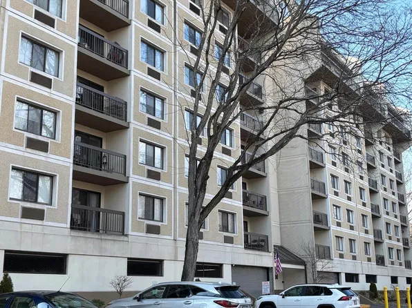 700 Avondale Rd APT 6E, Wallingford, PA 19086