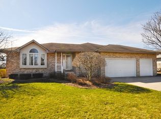 704 Ridgefield Rd, New Lenox, IL 60451