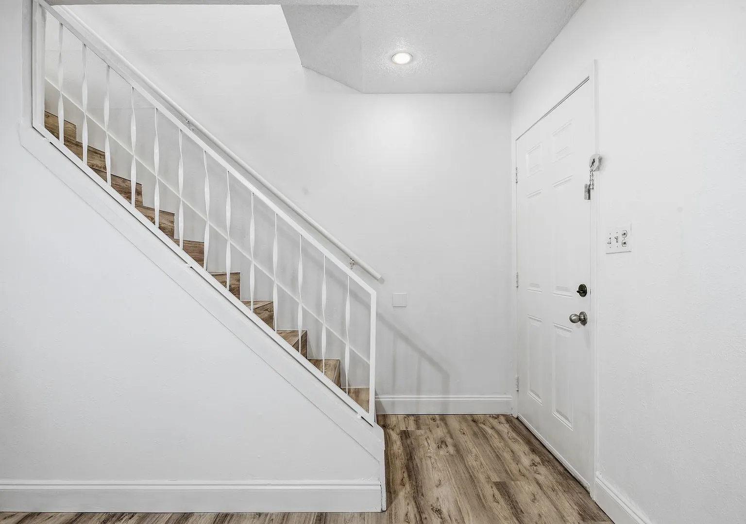 2729 Hurstview Drive — Photo 3