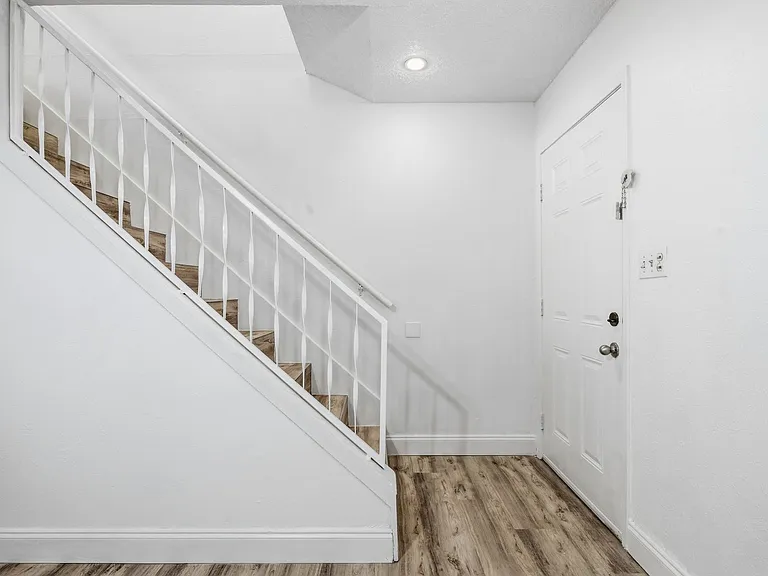 2729 Hurstview Dr — Photo 3
