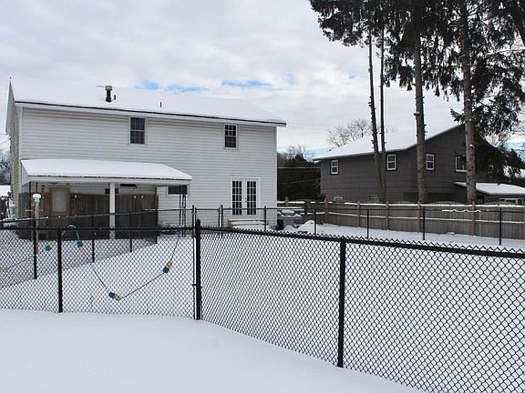 4th image of 7577 Daphne Dr