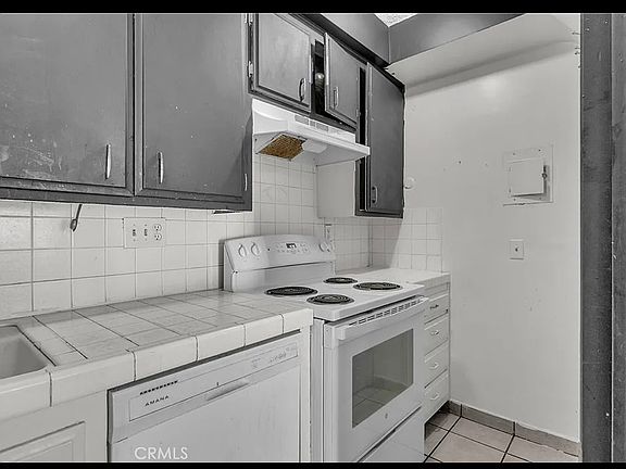 4th image of 11015 Kittridge St #1