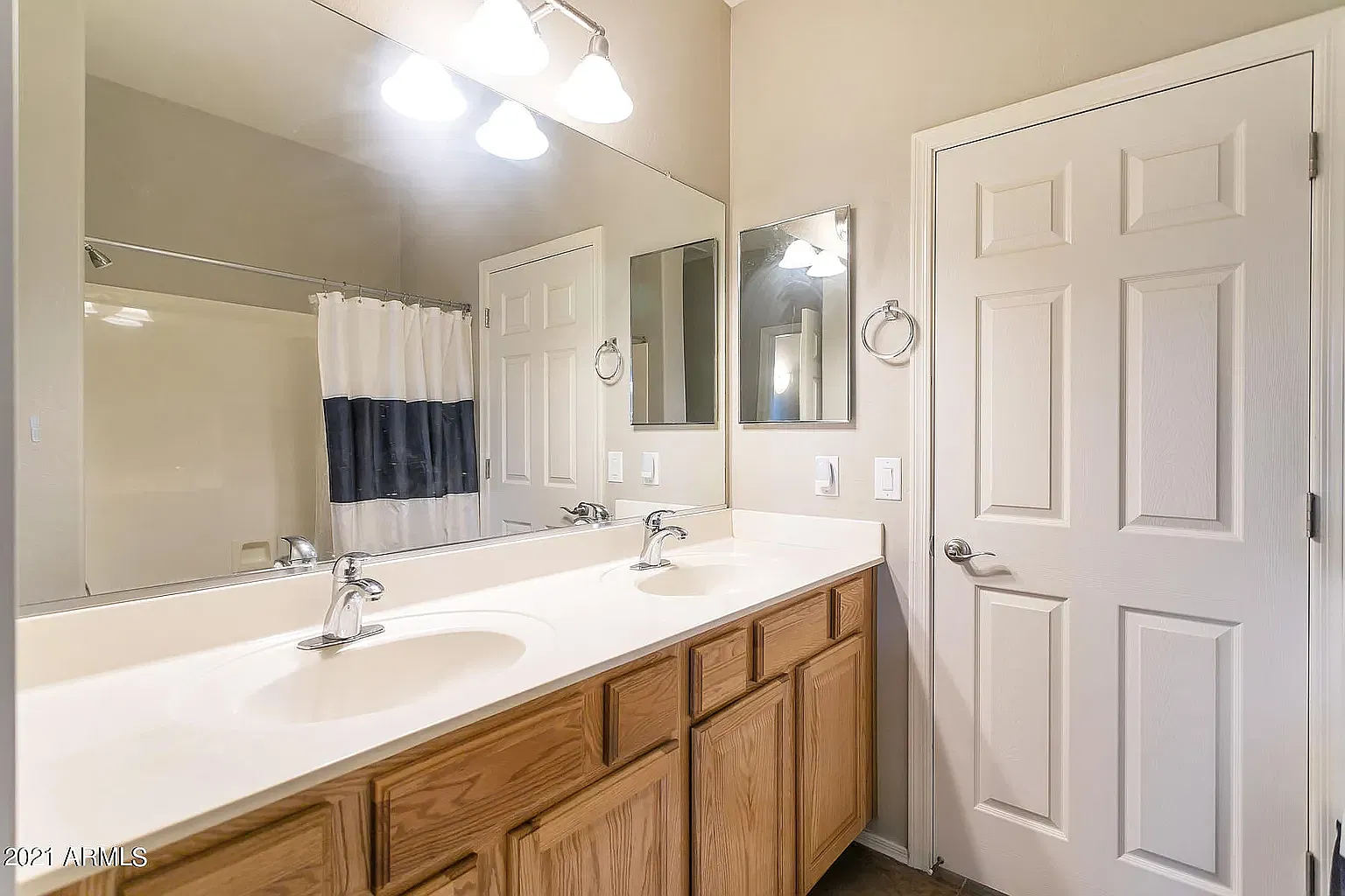 18052 W Mission Ln — Photo 2