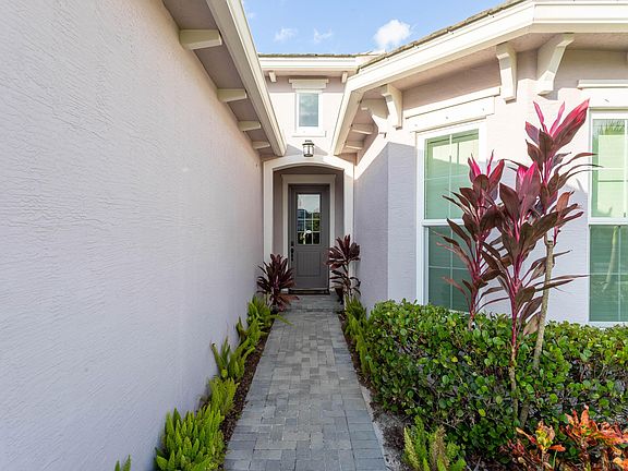 3rd image of 15969 Whippoorwill Cir