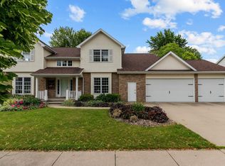 225 E Fernwood Ln, Appleton, WI 54915