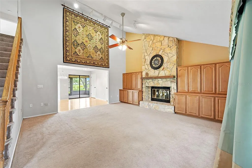 3 bed, 2.5 bath, 2604 sqft, $2,500 — Photo 2