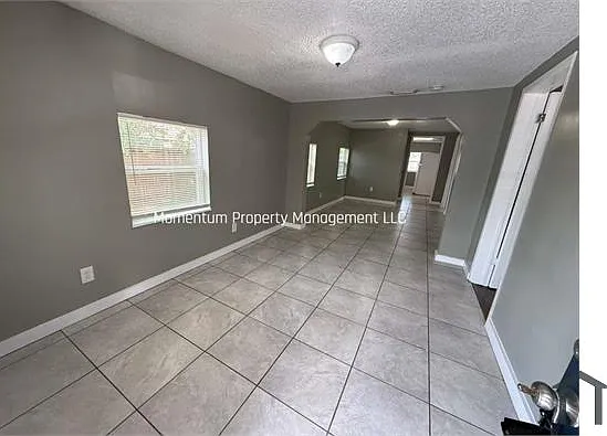 3 bed, 1024 sqft, $1,800 — Photo 3