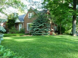 2610 Edgehill Rd, Cleveland Hts, OH 44106