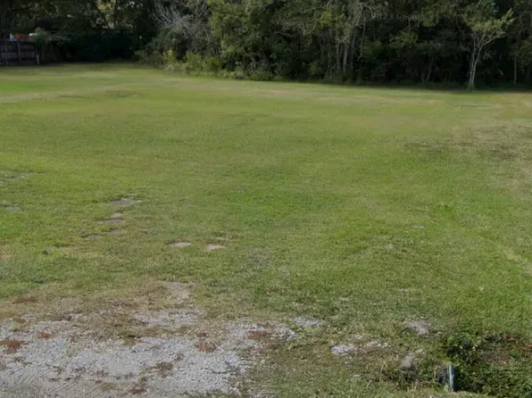 4513 Mill St, Moss Pt, MS 39563