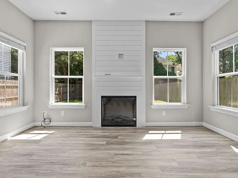 104 S Palm Ave — Photo 3