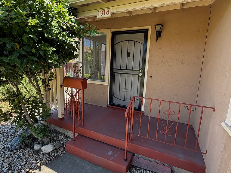 1316-1318 135th Ave — Photo 1