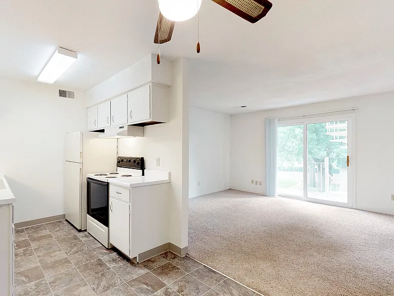 Sherwood Glen — Photo 21