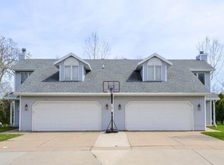 181 Desplaine Rd, De Pere, WI 54115