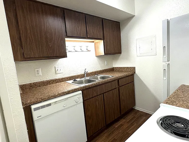 Woodland Place Apartments — Photo 34