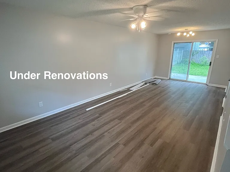 7322 Albert St — Photo 2